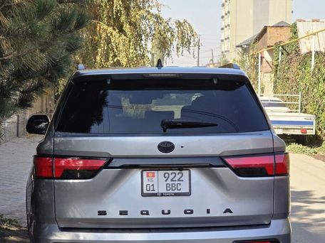 Toyota Sequoia, 2024 — 照片 3