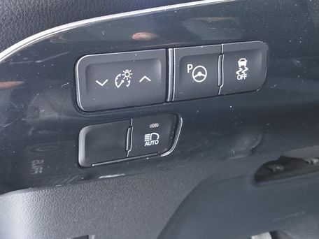 Toyota Prius, 2019 — 照片 16