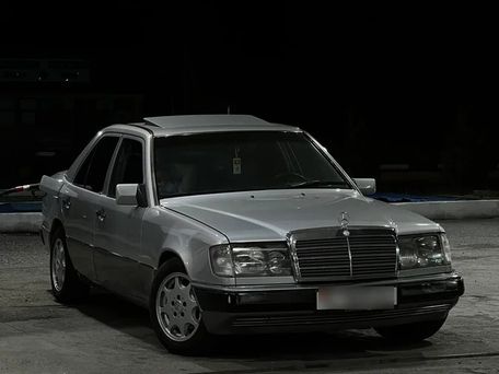 Mercedes-Benz E-Класс, 1993 — 照片 1