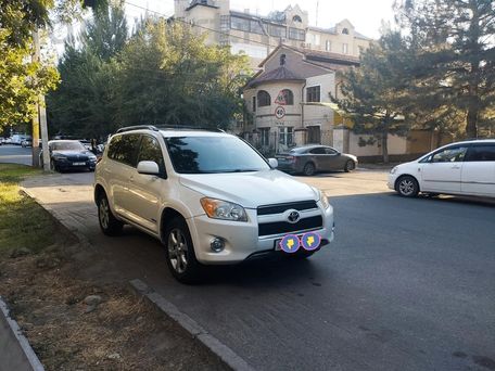 Toyota RAV4, 2010