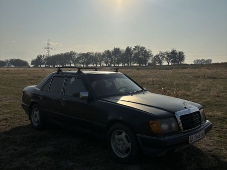 Mercedes-Benz W124, 1988 — photo 8