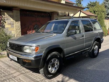 Nissan Pathfinder, 1998 — 照片 1