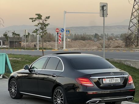 Mercedes-Benz E-Class, 2017 — photo 3