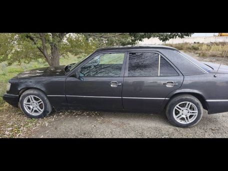 Mercedes-Benz W124, 1989 — photo 4