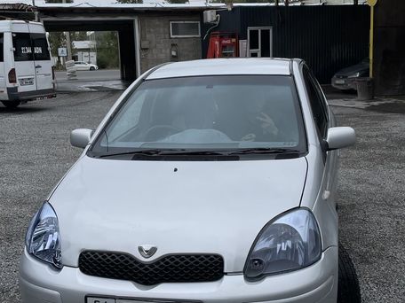 Toyota Vitz, 2003 — photo 1
