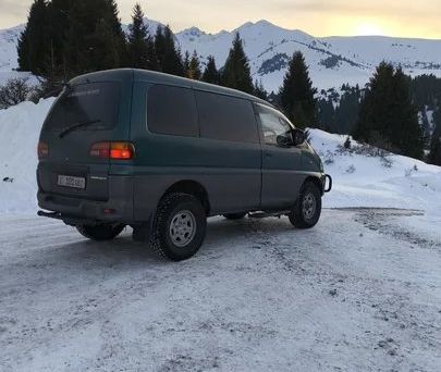Mitsubishi Delica, 1995 — фото 1