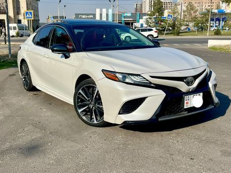 Toyota Camry, 2018 — 照片 1
