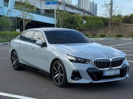 BMW 5 Series, 2025 — photo 1