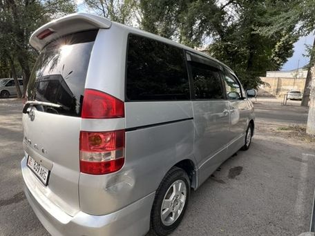 Toyota Noah, 2002 — 照片 4