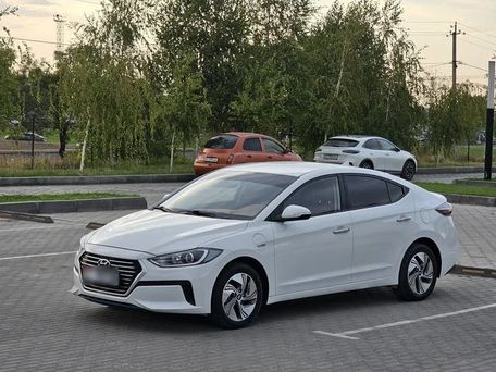 Hyundai Elantra, 2020 — фото 1