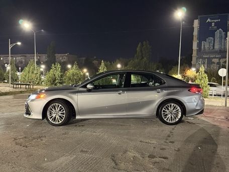 Toyota Camry, 2020 — photo 2