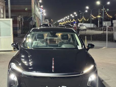 Hongqi E-QM5, 2025