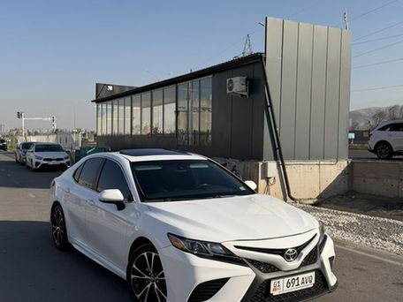 Toyota Camry, 2018 — photo 1
