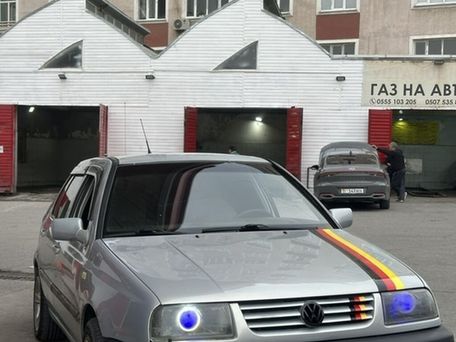 Volkswagen Vento, 1993 — 照片 2
