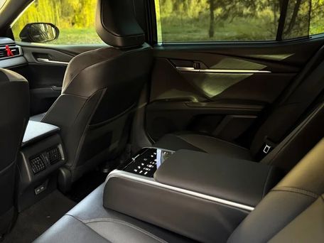Toyota Camry, 2025 — 照片 9