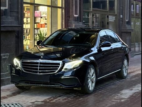 Mercedes-Benz E-Class, 2019 — photo 1