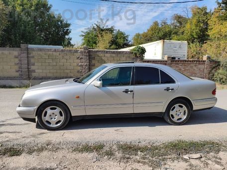 Mercedes-Benz E-Класс, 1997 — 照片 1