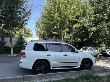 Lexus LX, 2010 — photo 1