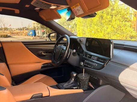 Lexus ES, 2023 — photo 9