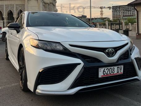 Toyota Camry, 2022 — фото 2