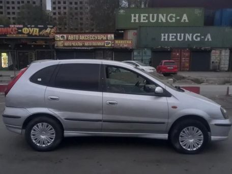 Nissan Almera Tino, 2002 — фото 2