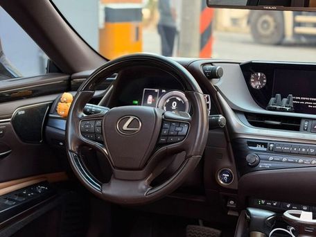 Lexus ES, 2020 — photo 11