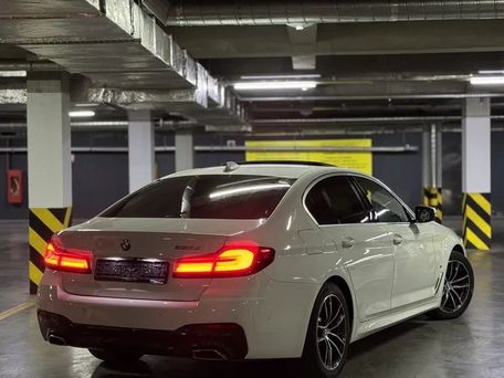 BMW 5 серии, 2021 — 照片 2