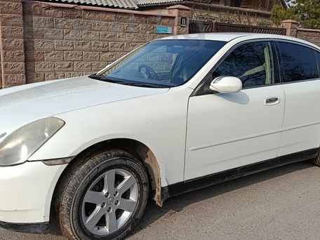 Nissan Skyline, 2001 — 照片 2