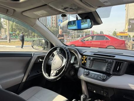 Toyota RAV4, 2017 — photo 8