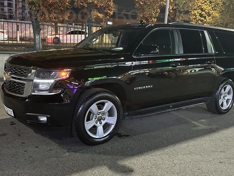 Chevrolet Suburban, 2017 — photo 1