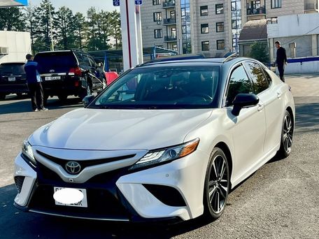 Toyota Camry, 2018 — 照片 2