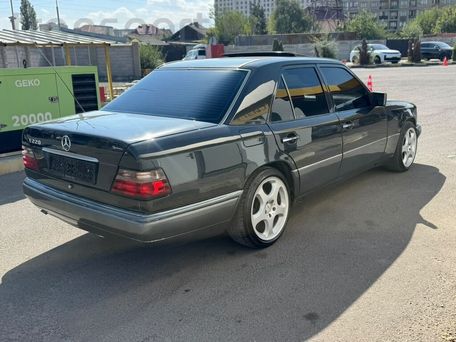 Mercedes-Benz E-Класс, 1993 — сүрөт 5