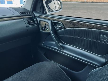 Mercedes-Benz E-Класс, 2001 — 照片 8