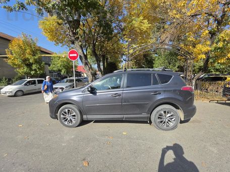 Toyota RAV4, 2017 — 照片 2