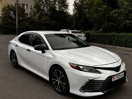 Toyota Camry, 2022 — фото 2