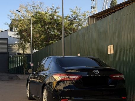Toyota Camry, 2018 — 照片 2