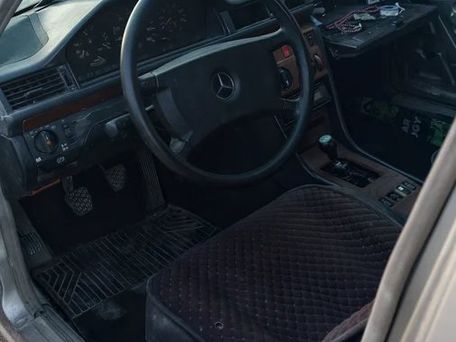 Mercedes-Benz W124, 1986 — photo 2