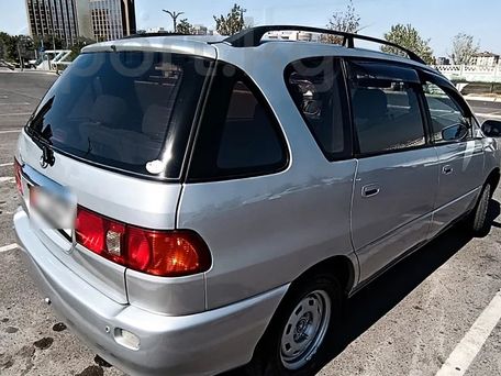 Toyota Ipsum, 1998 — фото 2