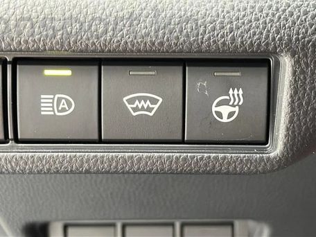 Toyota Prius v (+), 2023 — 照片 8