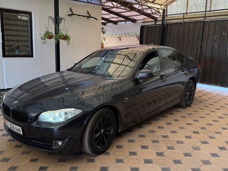 BMW 5 серии, 2011 — 照片 2