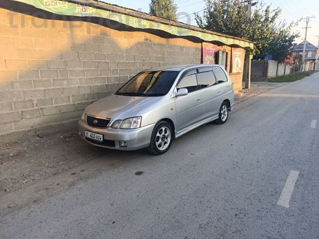 Toyota Gaia, 2000 — 照片 1