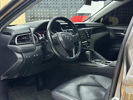 Toyota Camry, 2018 — 照片 5