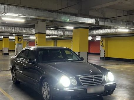 Mercedes-Benz E-Класс, 2001 — 照片 2