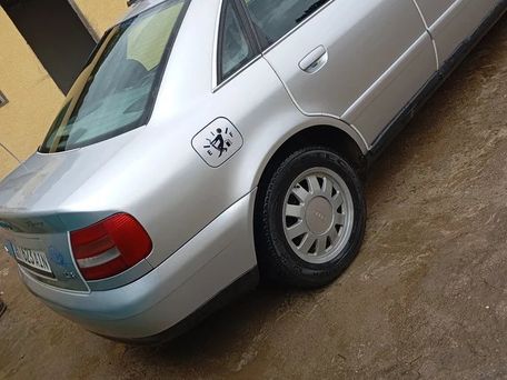 Audi A4, 2000 — 照片 7