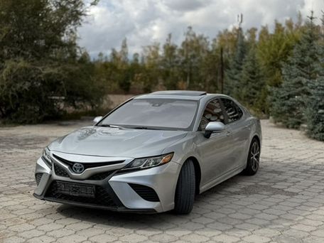 Toyota Camry, 2018 — 照片 2