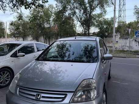 Honda Stream, 2001 — photo 1