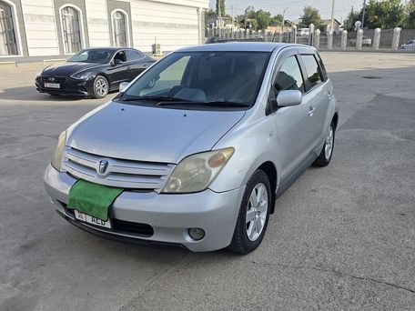 Toyota Ist, 2002