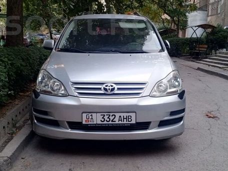 Toyota Avensis Verso, 2005 — 照片 1