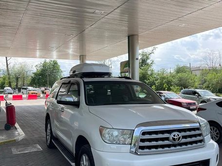 Toyota Sequoia, 2009 — 照片 2