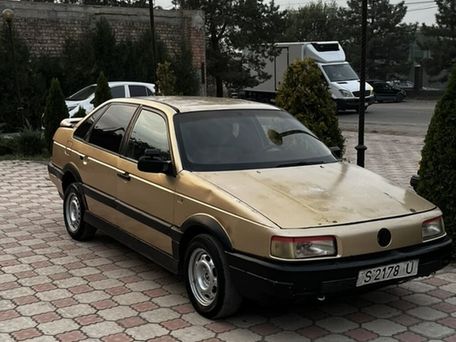 Volkswagen Passat, 1988 — фото 1